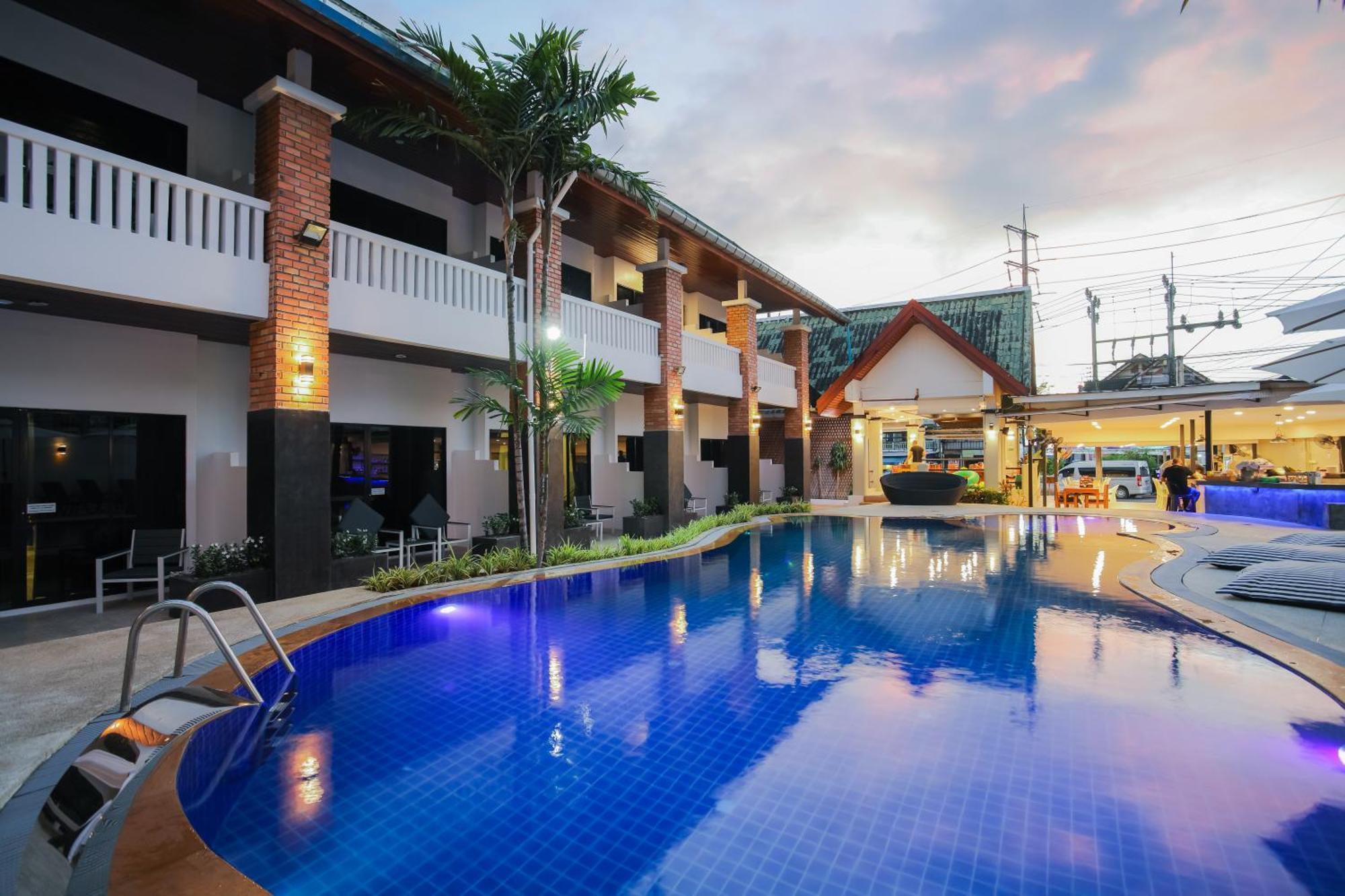Etk Patong Resort Buitenkant foto