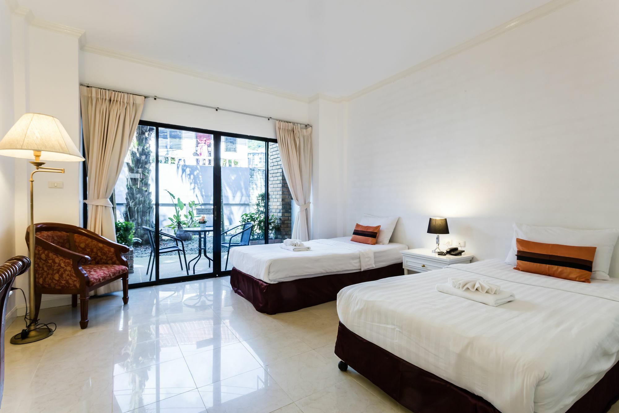Etk Patong Resort Buitenkant foto